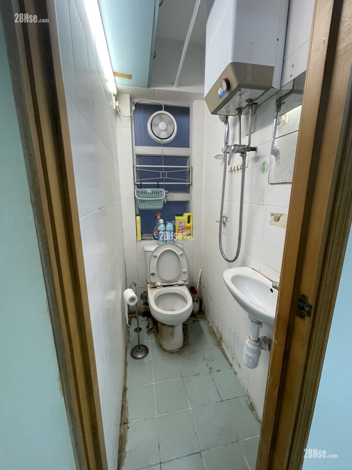 成都大厦 租盘 228 平方尺