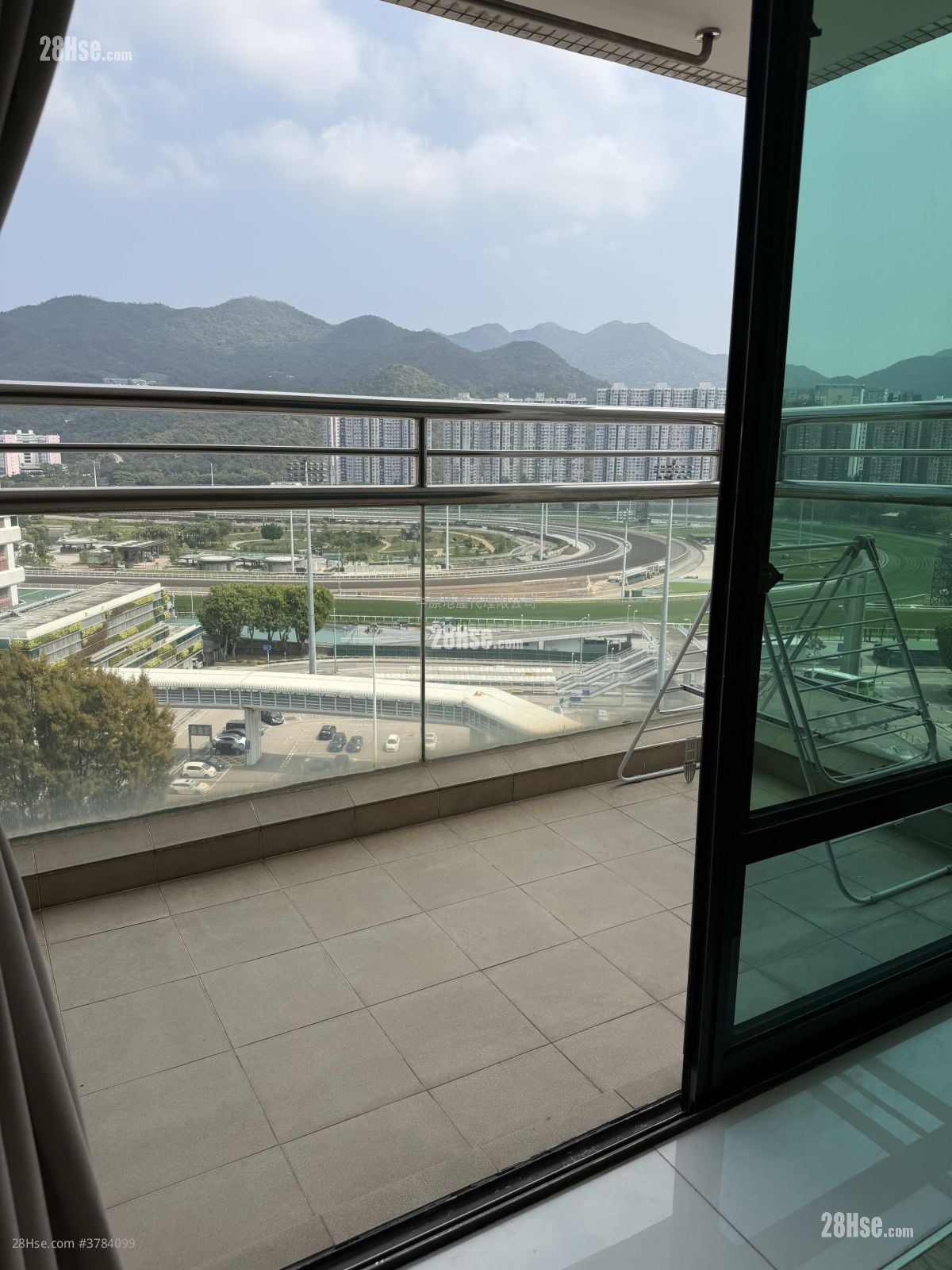 Royal Ascot Rental 4 Bedrooms , 3 Bathrooms 1,373 ft²