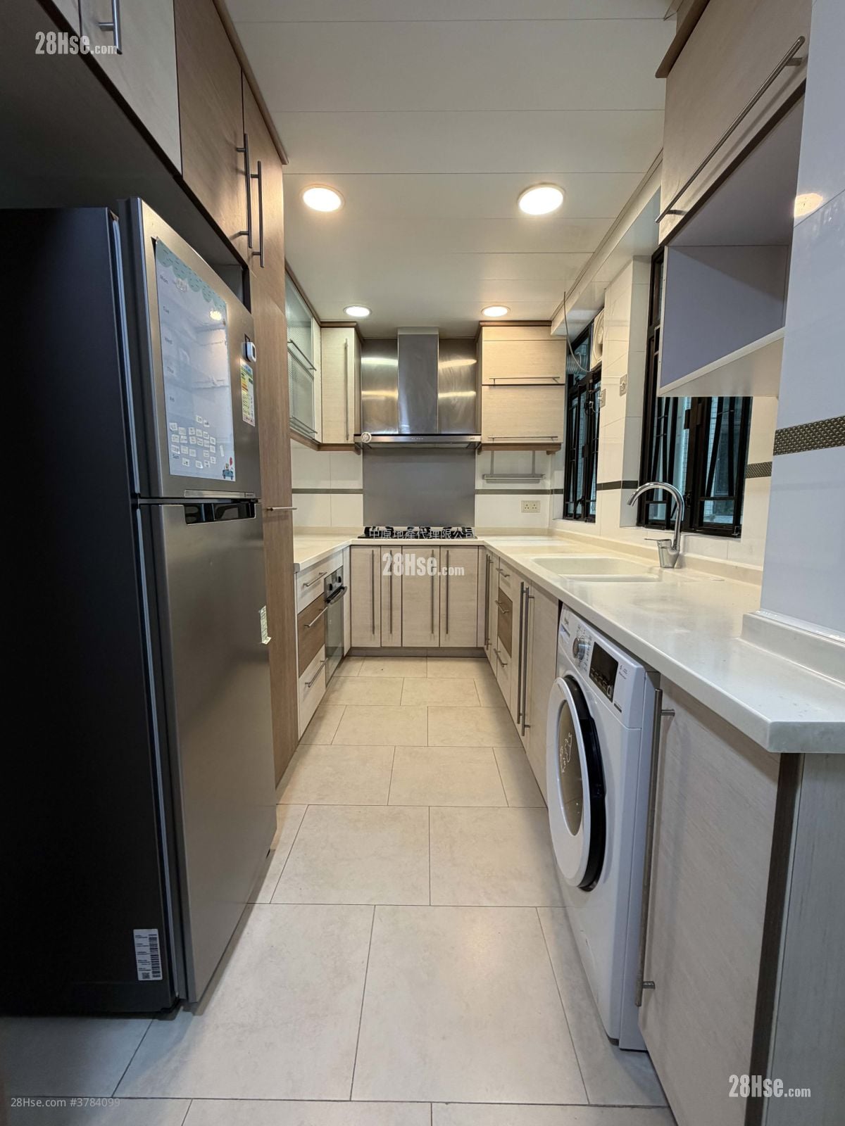 Royal Ascot Rental 4 Bedrooms , 3 Bathrooms 1,373 ft²