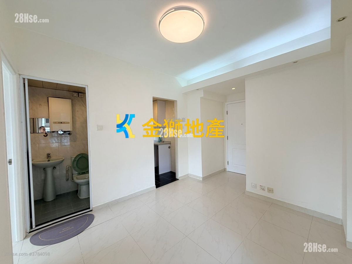 Golden Lion Garden Rental 321 ft²