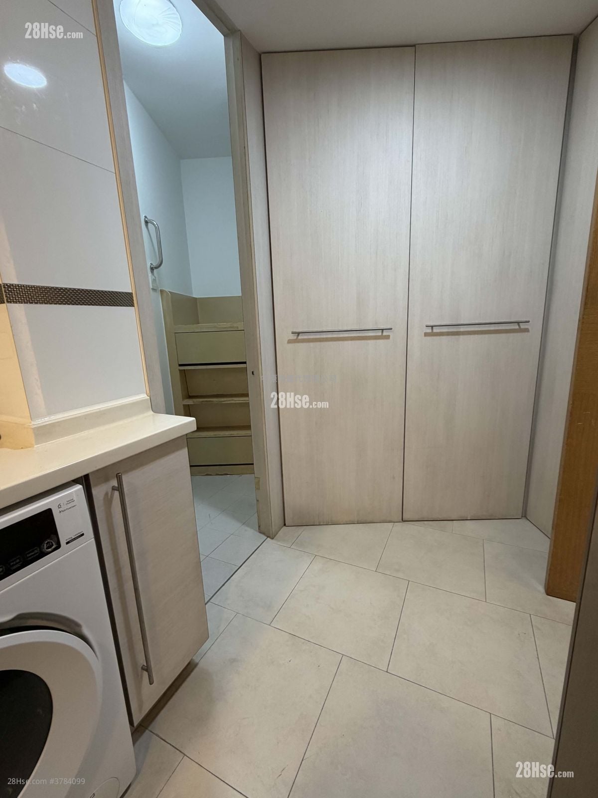 Royal Ascot Rental 4 Bedrooms , 3 Bathrooms 1,373 ft²