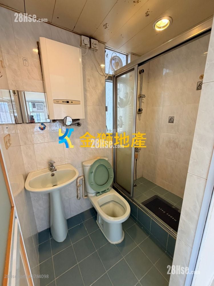 Golden Lion Garden Rental 321 ft²