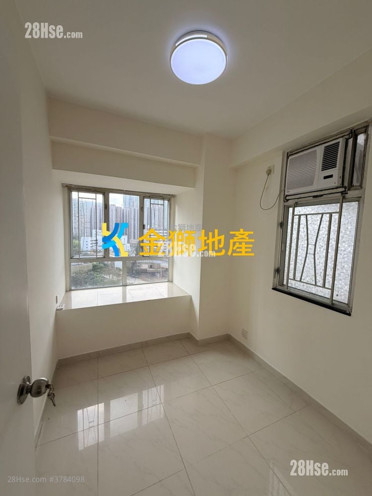 Golden Lion Garden Rental 321 ft²