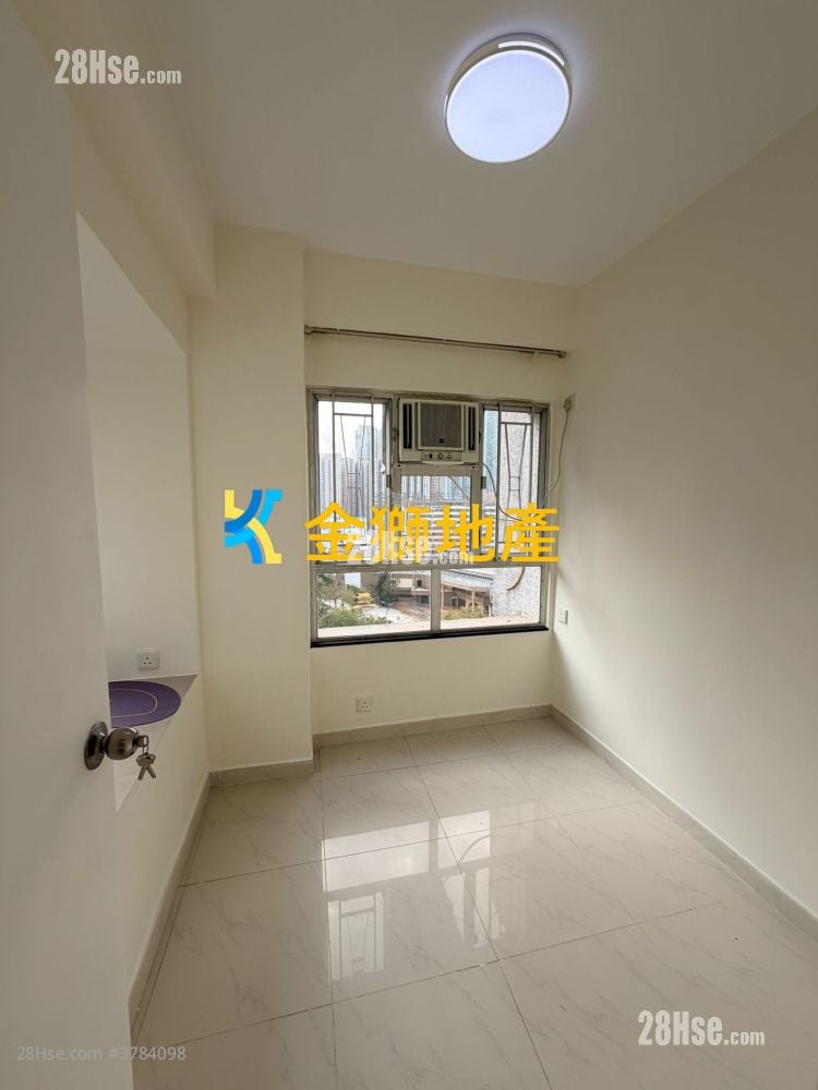 Golden Lion Garden Rental 321 ft²