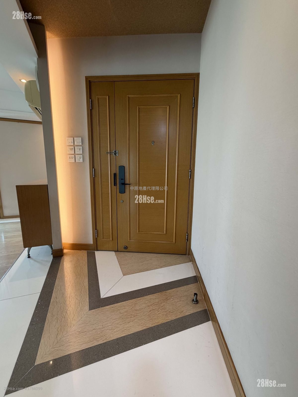 Royal Ascot Rental 4 Bedrooms , 3 Bathrooms 1,373 ft²