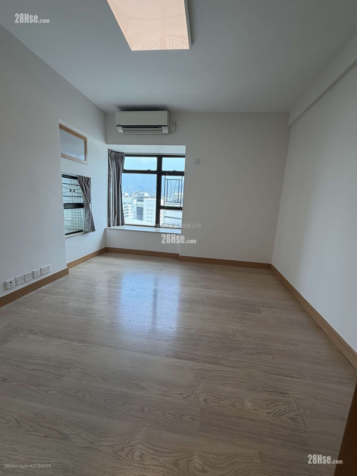 Royal Ascot Rental 4 Bedrooms , 3 Bathrooms 1,373 ft²