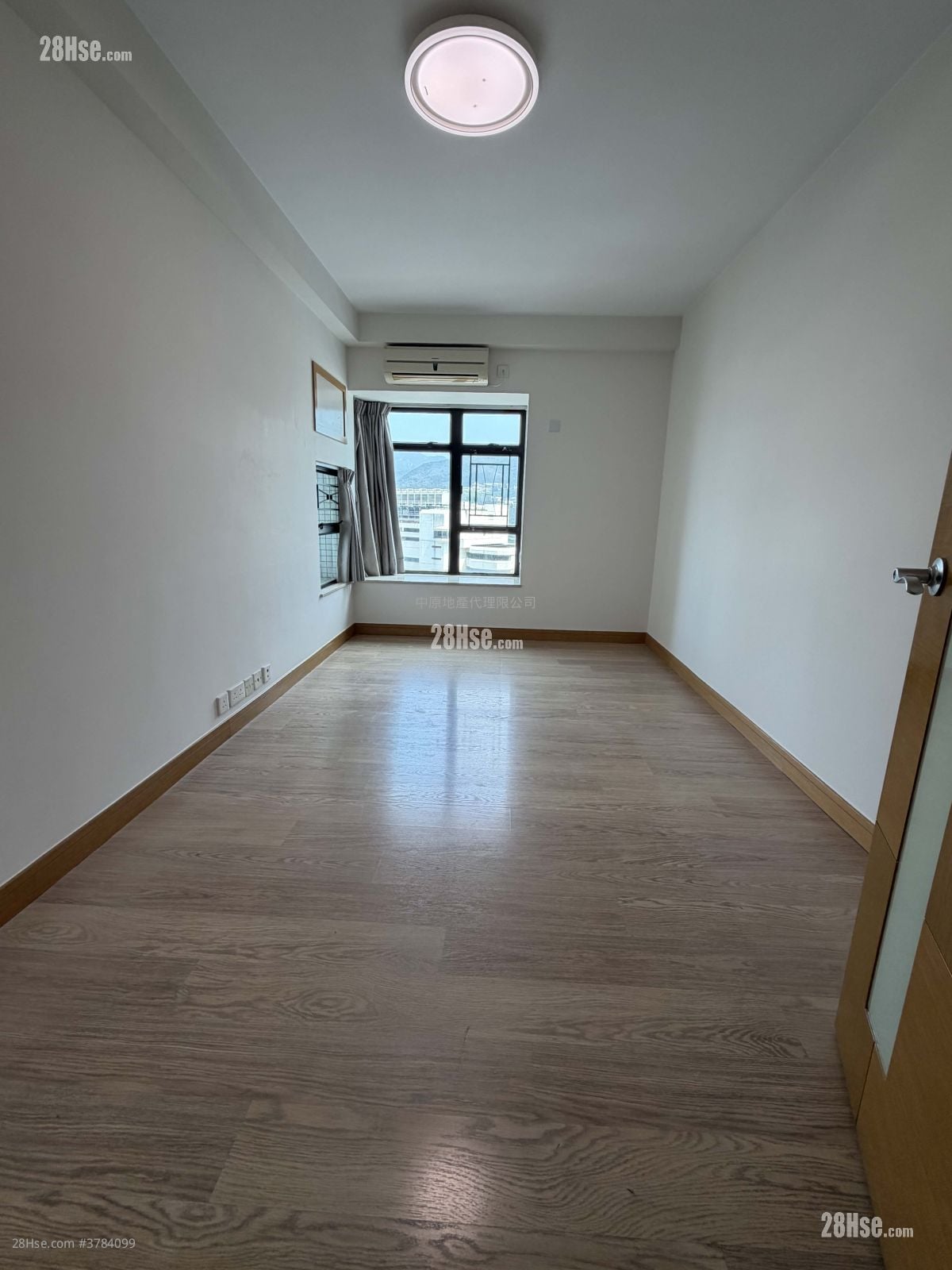 Royal Ascot Rental 4 Bedrooms , 3 Bathrooms 1,373 ft²