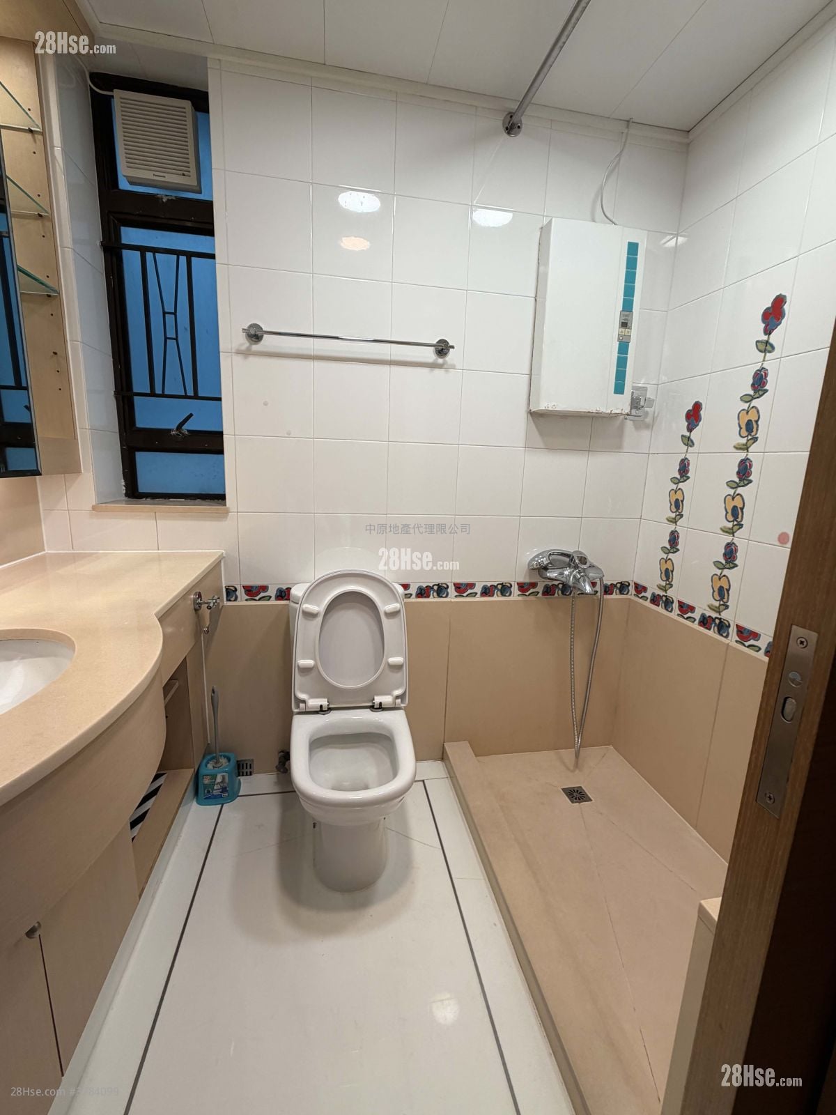 Royal Ascot Rental 4 Bedrooms , 3 Bathrooms 1,373 ft²