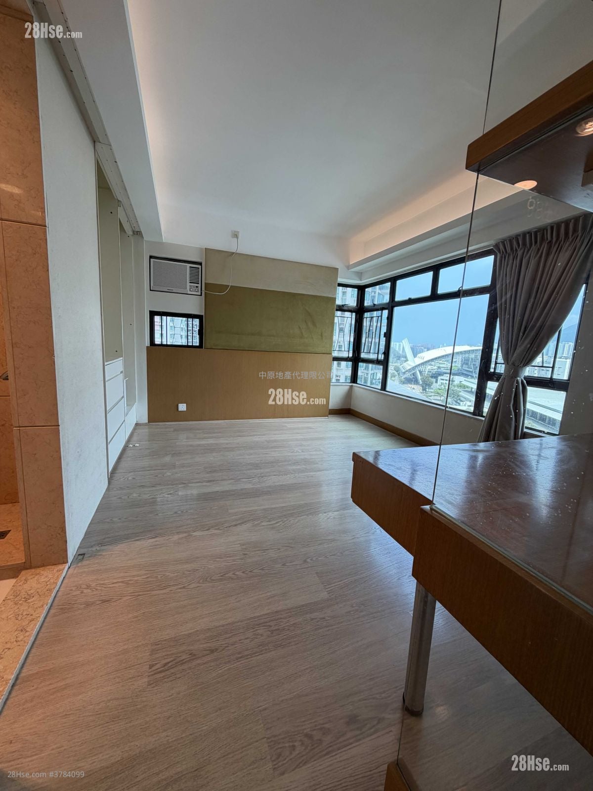 Royal Ascot Rental 4 Bedrooms , 3 Bathrooms 1,373 ft²