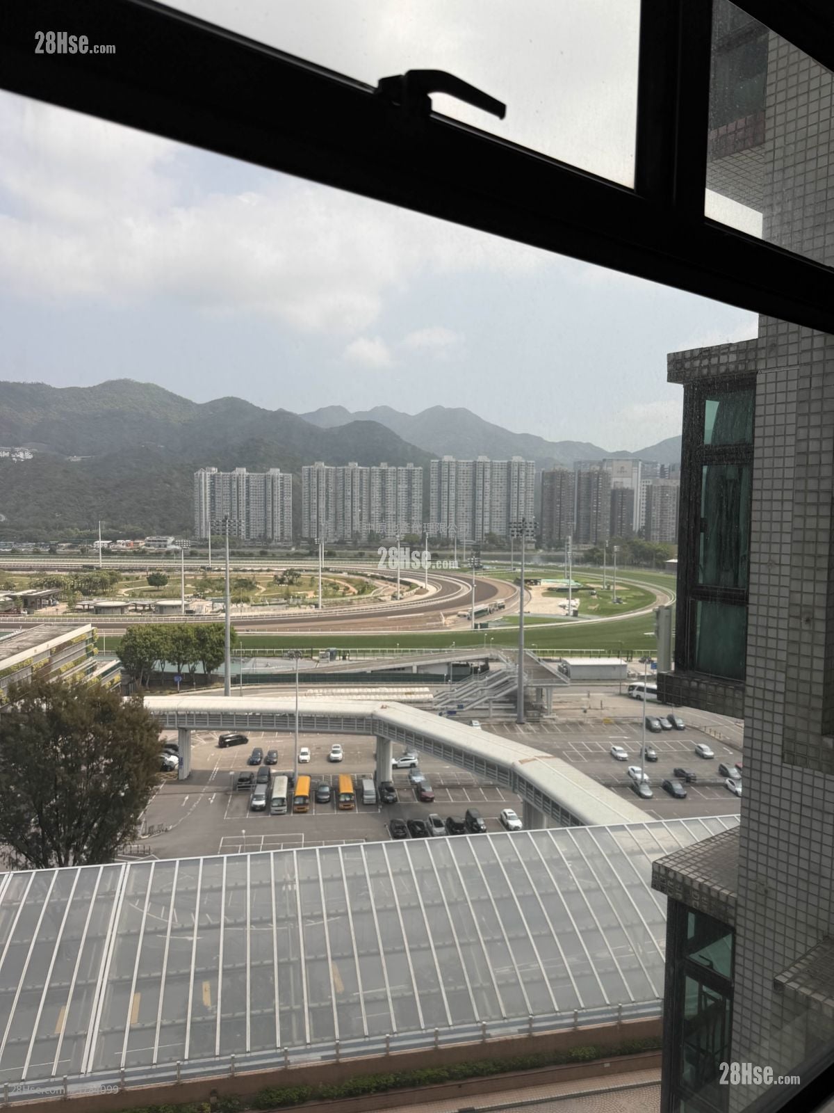 Royal Ascot Rental 4 Bedrooms , 3 Bathrooms 1,373 ft²