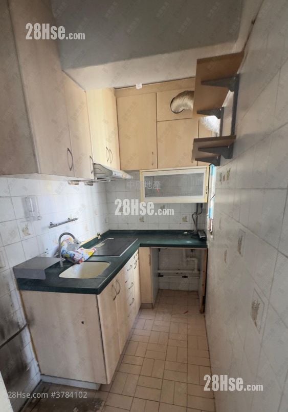Hong Lai Garden Sell 3 Bedrooms 473 ft²