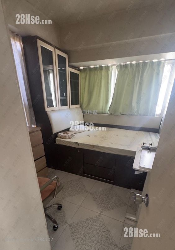 Hong Lai Garden Sell 3 Bedrooms 473 ft²