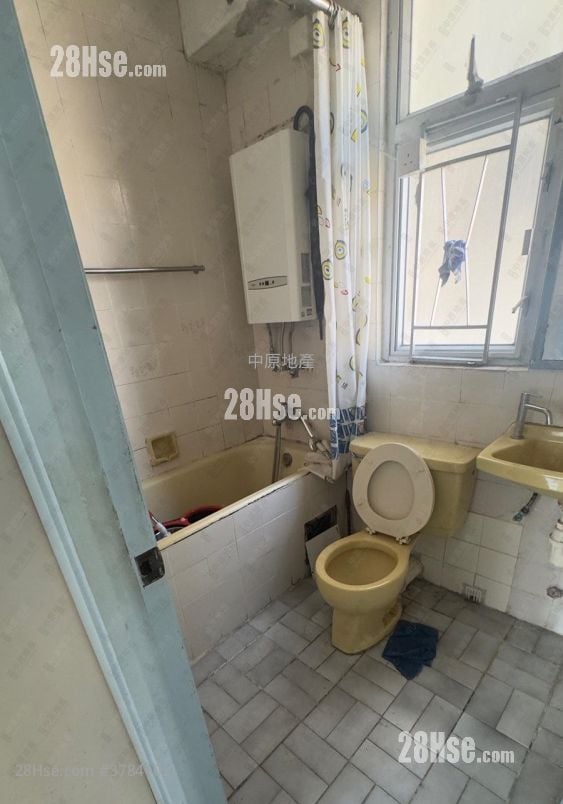 Hong Lai Garden Sell 3 Bedrooms 473 ft²