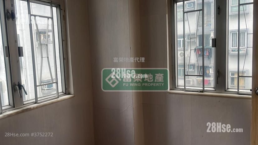 Yau Luen Apartments Sell 3 Bedrooms , 1 Bathroom 396 ft²