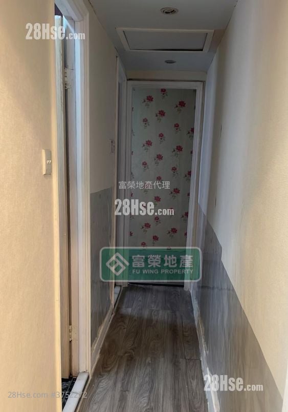 Yau Luen Apartments Sell 3 Bedrooms , 1 Bathroom 396 ft²