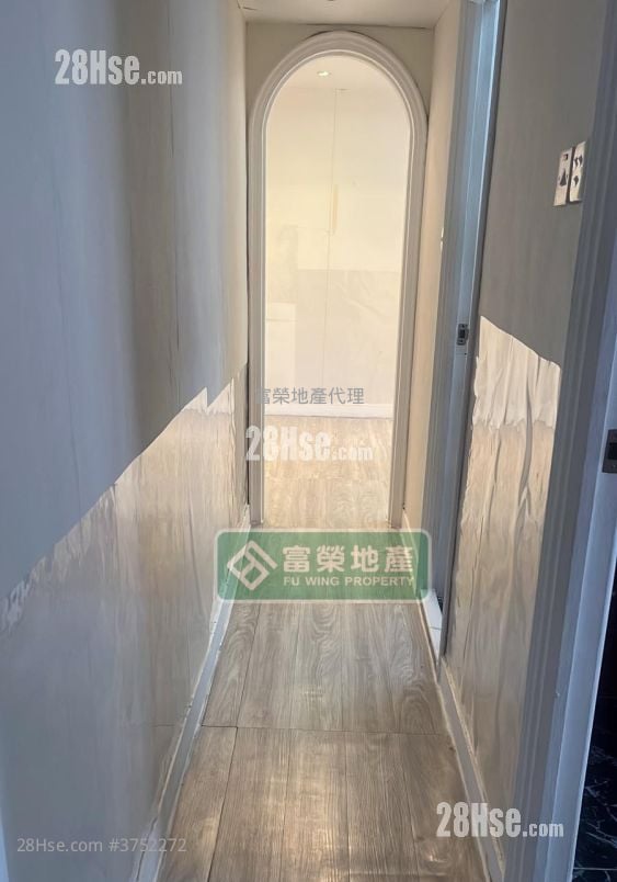 Yau Luen Apartments Sell 3 Bedrooms , 1 Bathroom 396 ft²