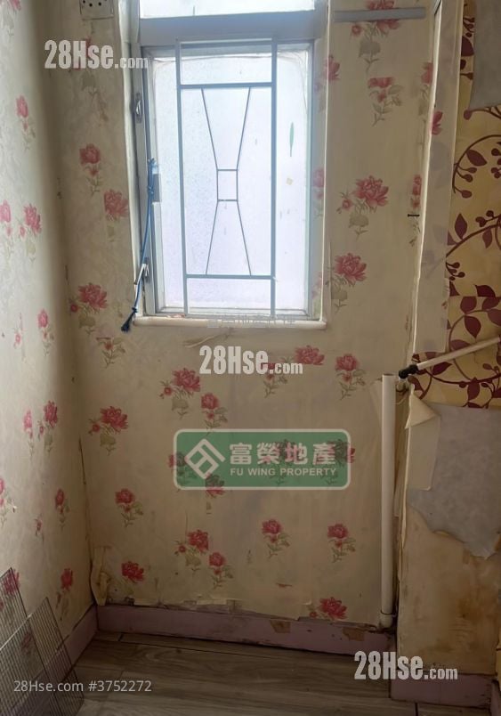 Yau Luen Apartments Sell 3 Bedrooms , 1 Bathroom 396 ft²
