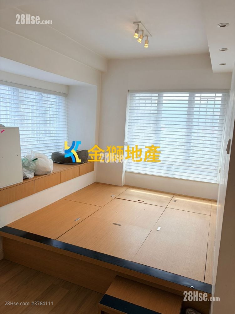 Golden Lion Garden Rental 281 ft²