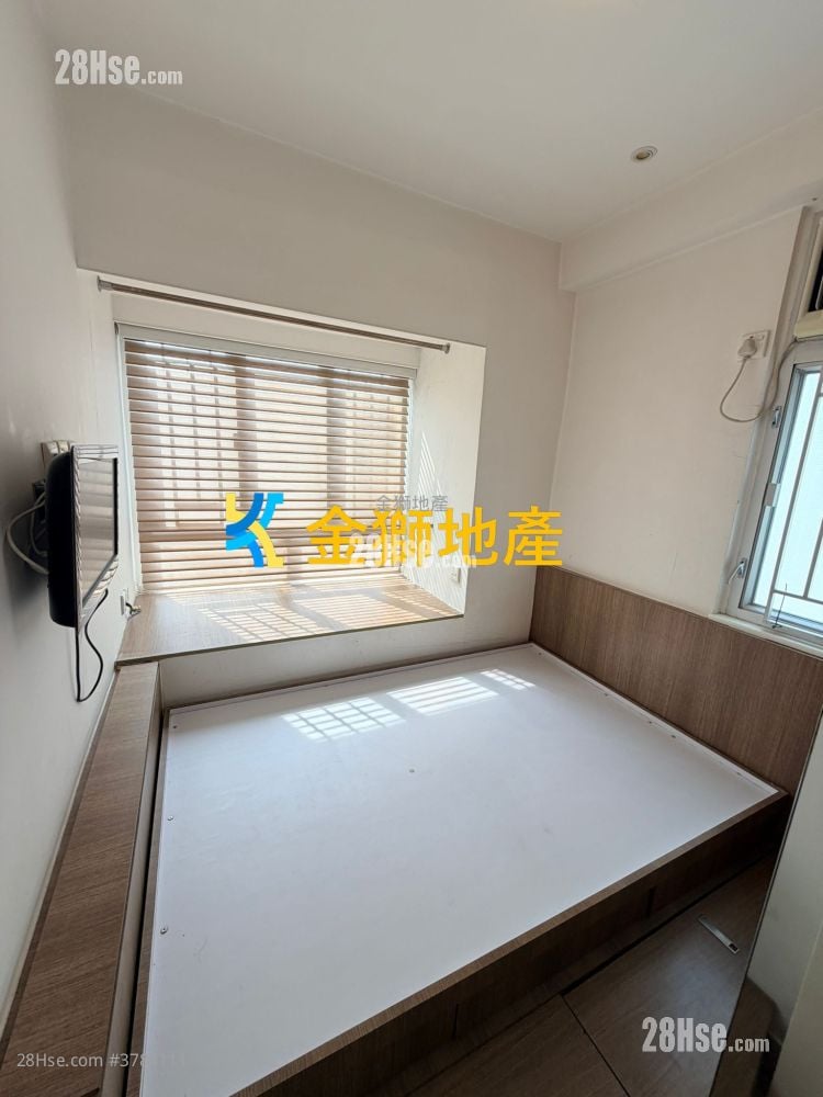 Golden Lion Garden Rental 281 ft²