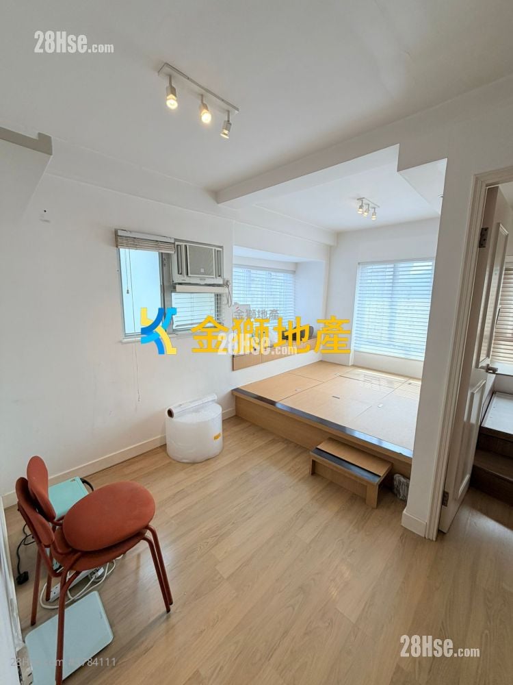 Golden Lion Garden Rental 281 ft²