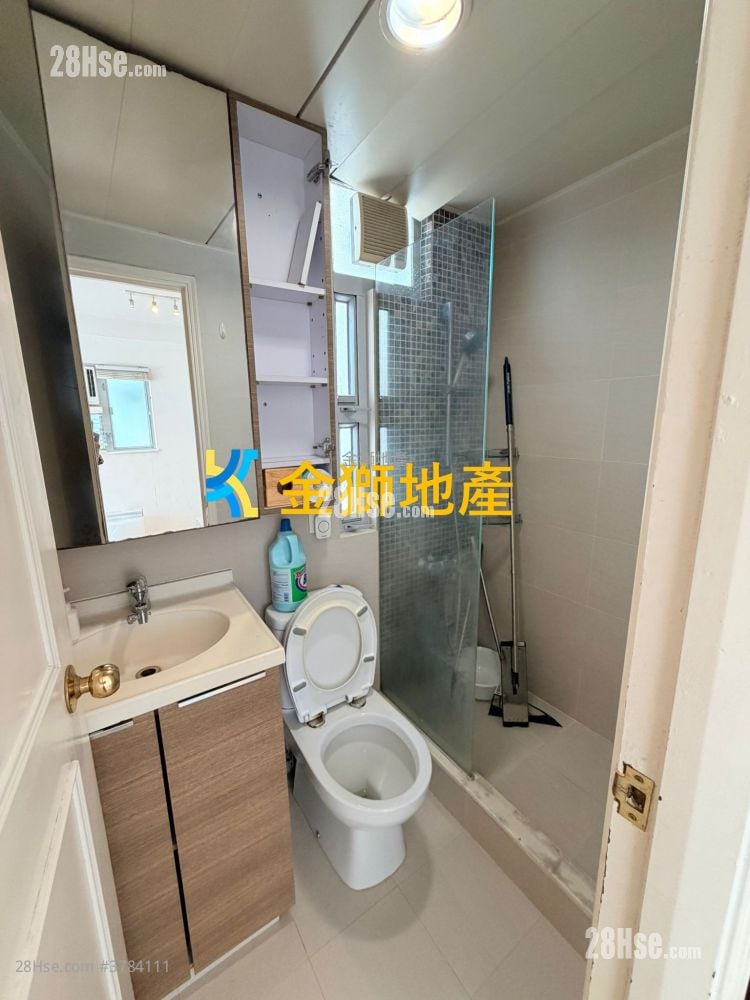 Golden Lion Garden Rental 281 ft²