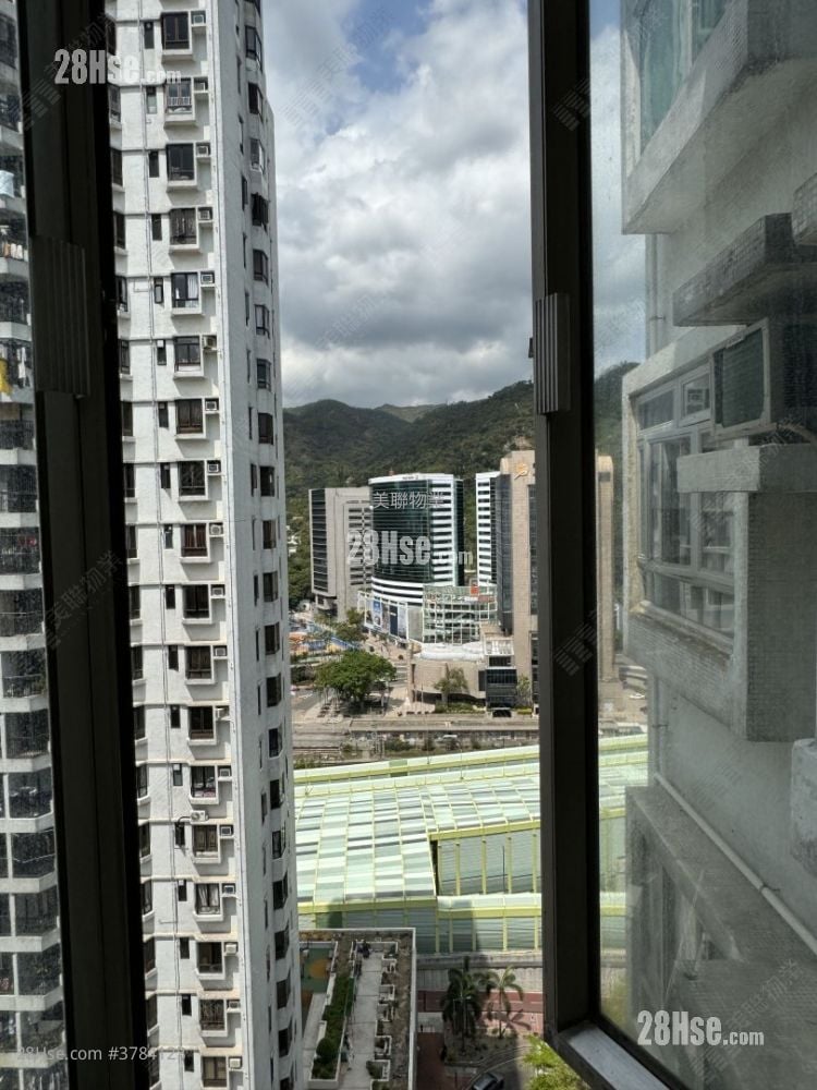 Lucky Plaza Sell 2 Bedrooms , 1 Bathroom 390 ft²