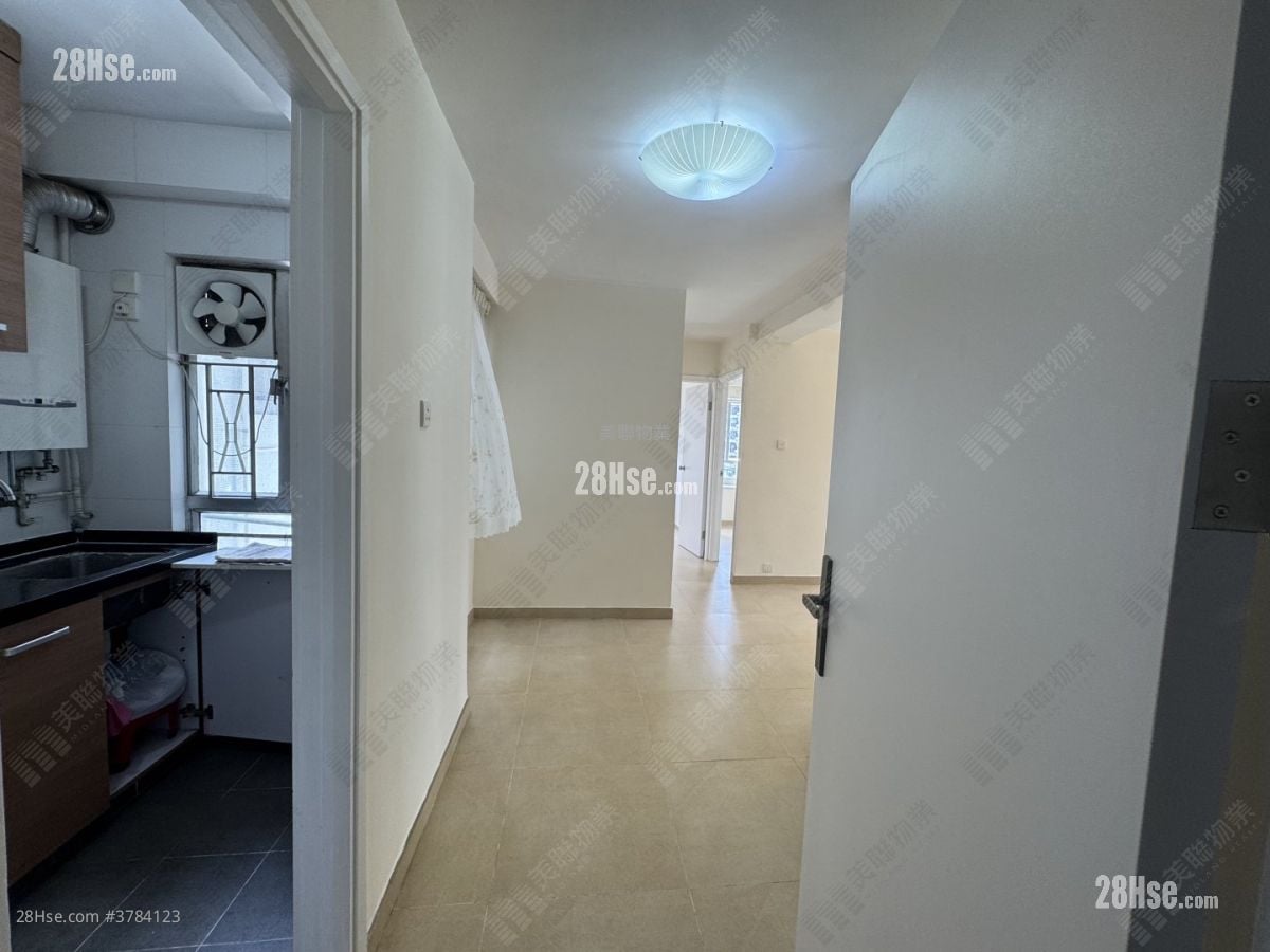 Lucky Plaza Sell 2 Bedrooms , 1 Bathroom 390 ft²