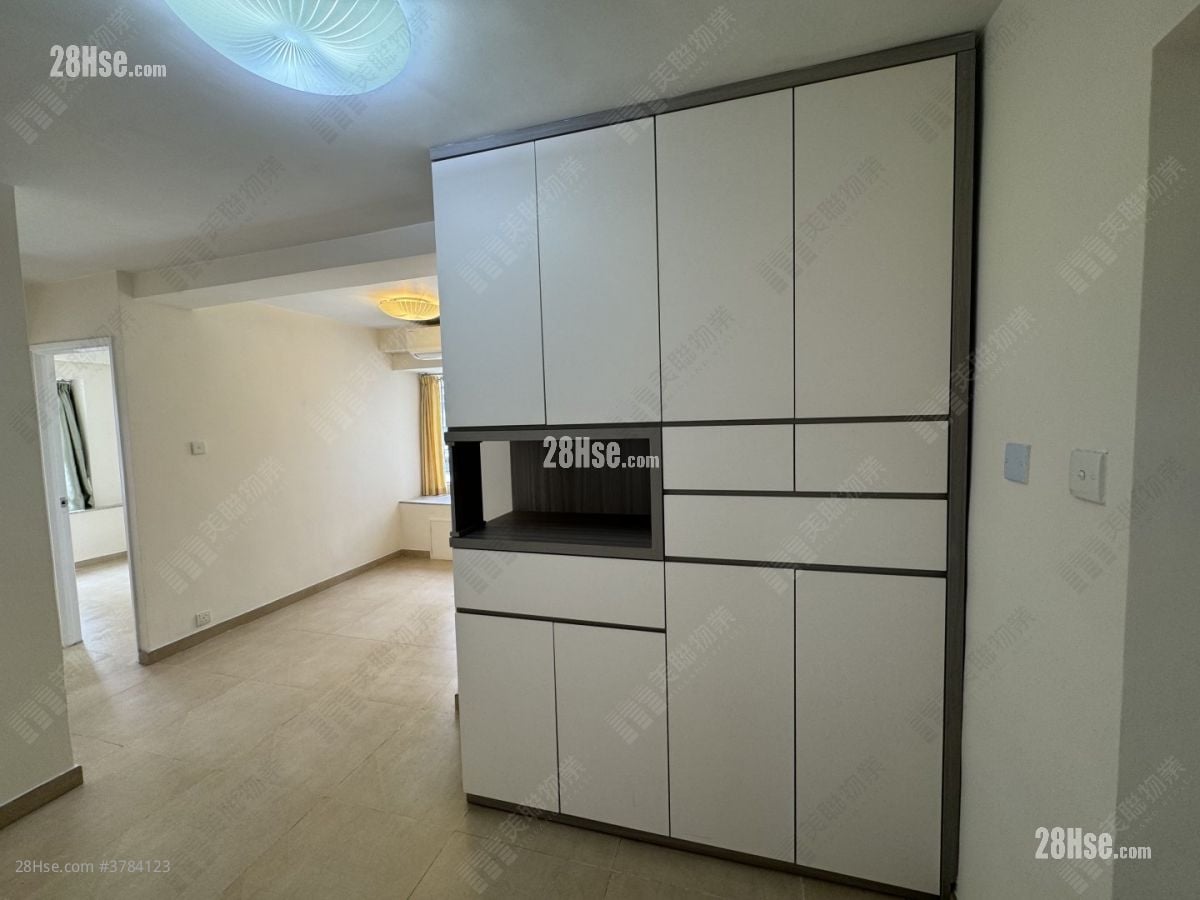 Lucky Plaza Sell 2 Bedrooms , 1 Bathroom 390 ft²