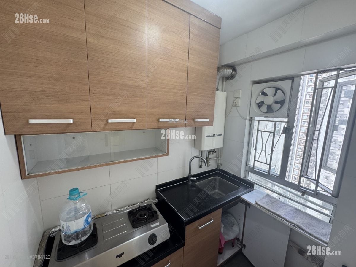 Lucky Plaza Sell 2 Bedrooms , 1 Bathroom 390 ft²