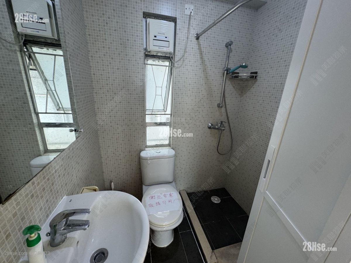 Lucky Plaza Sell 2 Bedrooms , 1 Bathroom 390 ft²