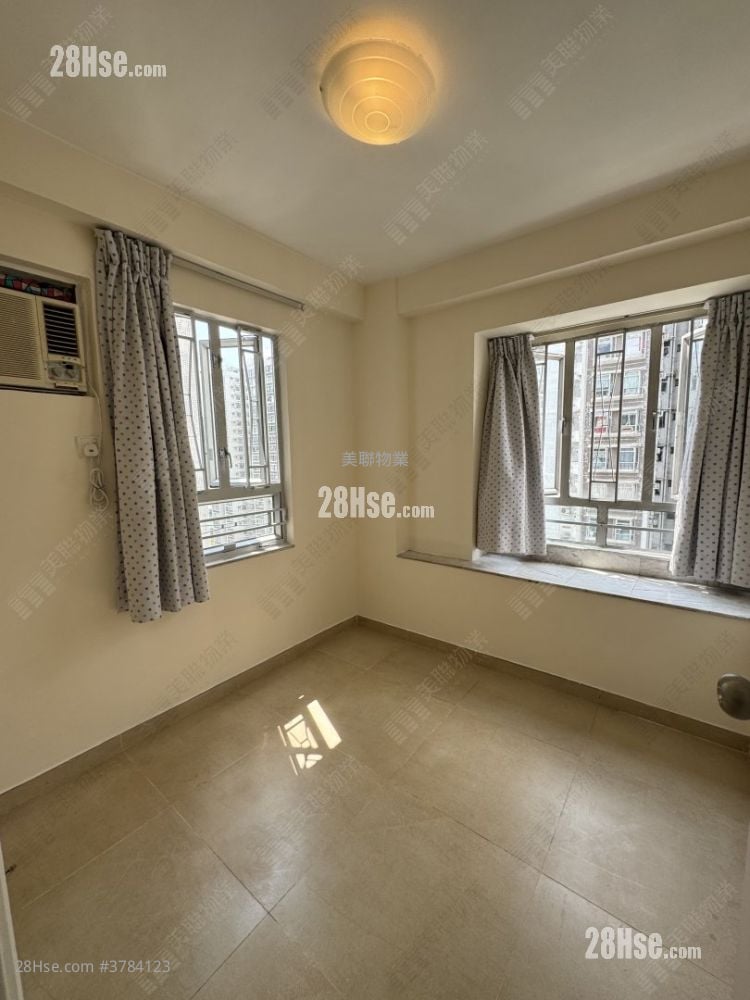 Lucky Plaza Sell 2 Bedrooms , 1 Bathroom 390 ft²