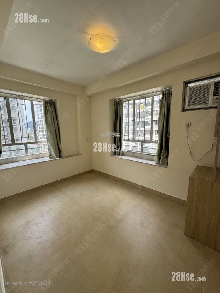 Lucky Plaza Sell 2 Bedrooms , 1 Bathroom 390 ft²