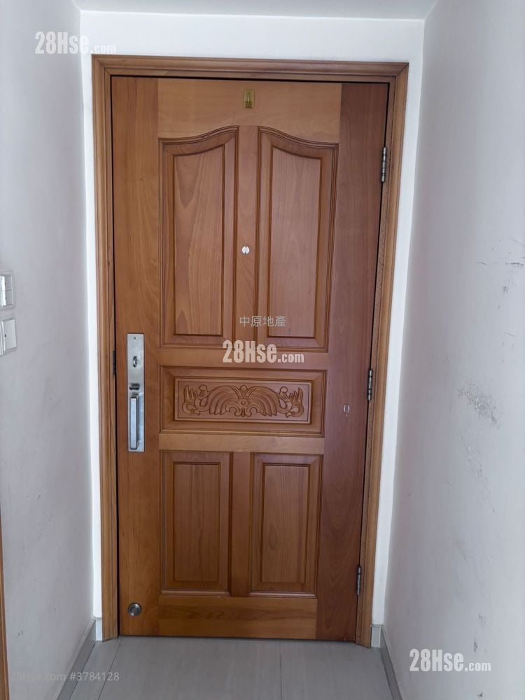 Tsing Yi Garden Sell 3 Bedrooms 547 ft²