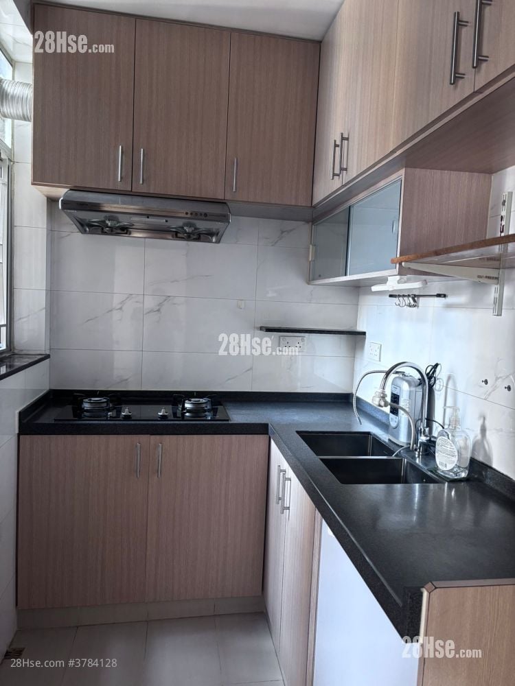 Tsing Yi Garden Sell 3 Bedrooms 547 ft²