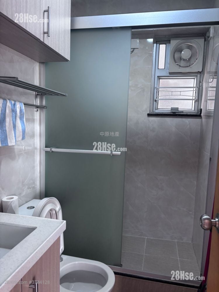 Tsing Yi Garden Sell 3 Bedrooms 547 ft²