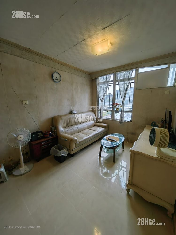 Yu Tung Court Sell 3 Bedrooms 601 ft²