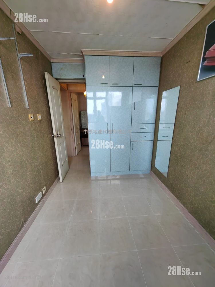 Yu Tung Court Sell 3 Bedrooms 601 ft²