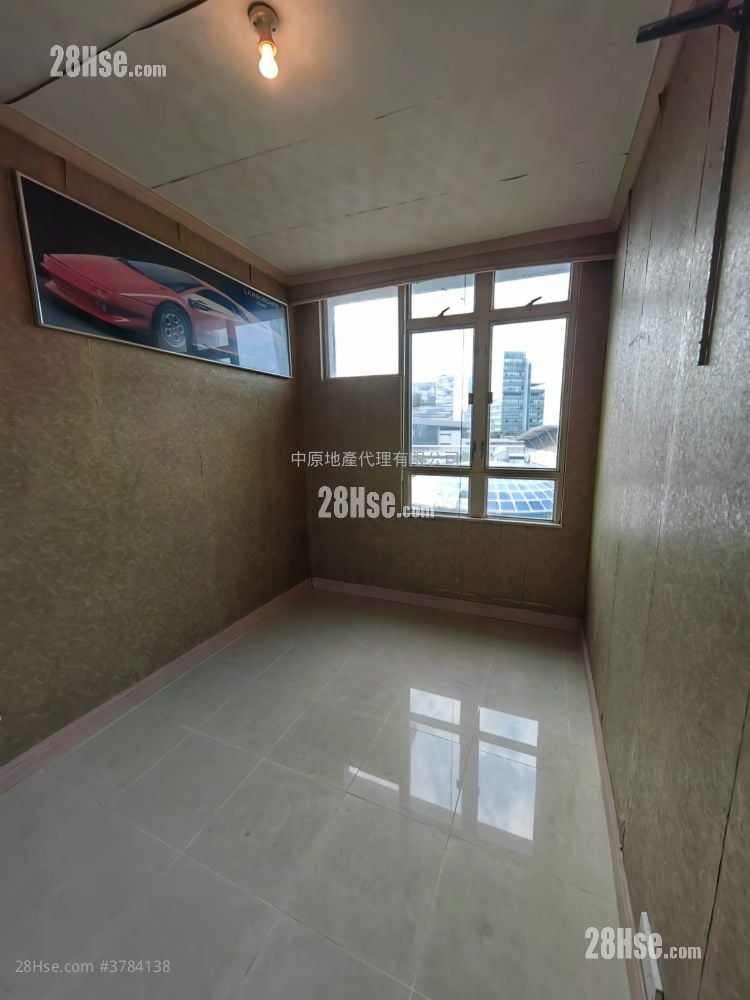 Yu Tung Court Sell 3 Bedrooms 601 ft²