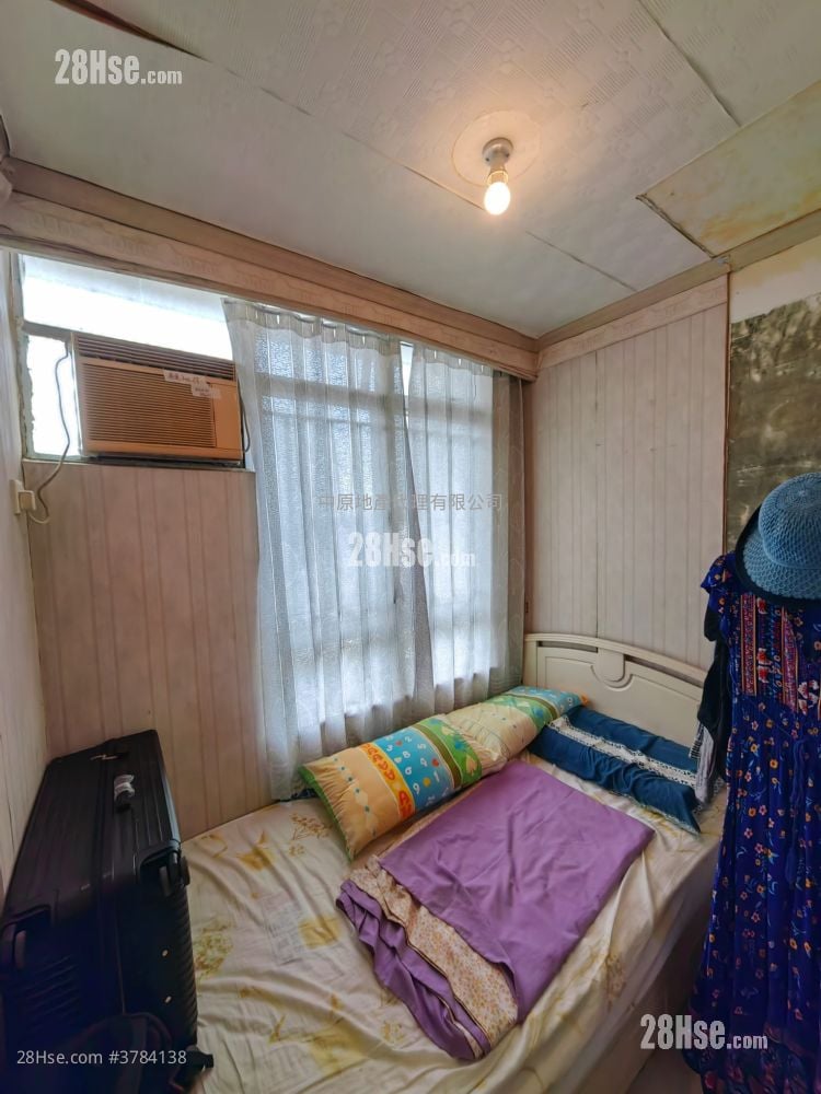 Yu Tung Court Sell 3 Bedrooms 601 ft²