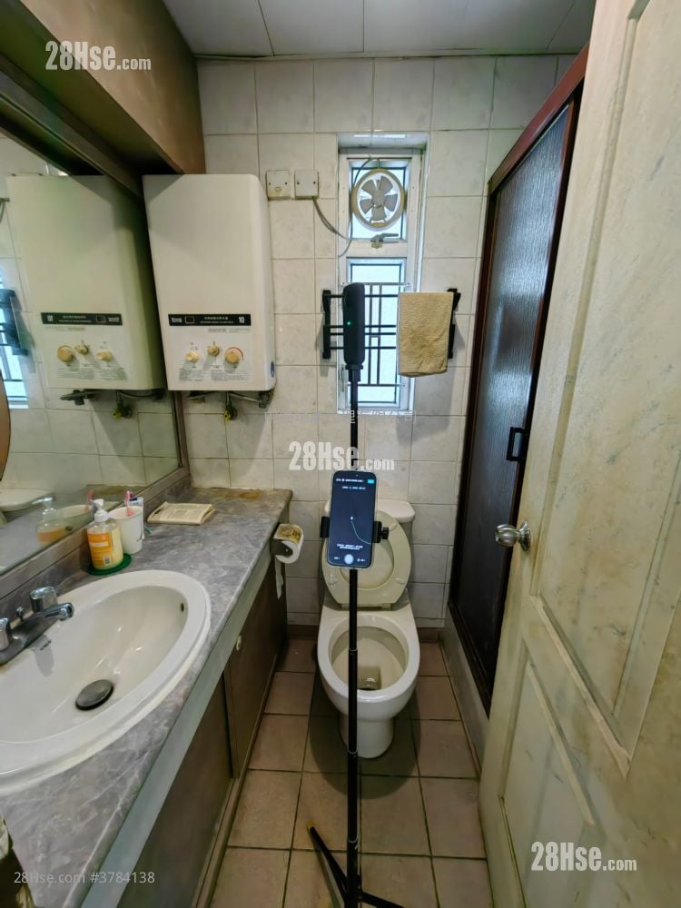 Yu Tung Court Sell 3 Bedrooms 601 ft²