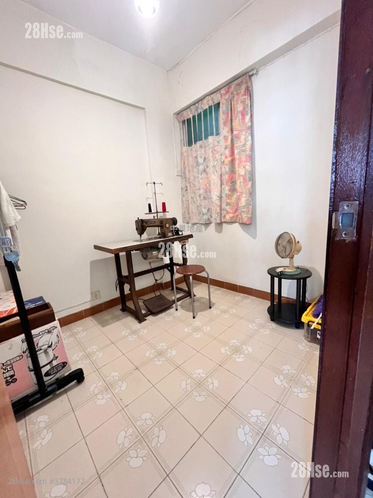 Tung Po Building Sell 2 Bedrooms , 2 Bathrooms 351 ft²