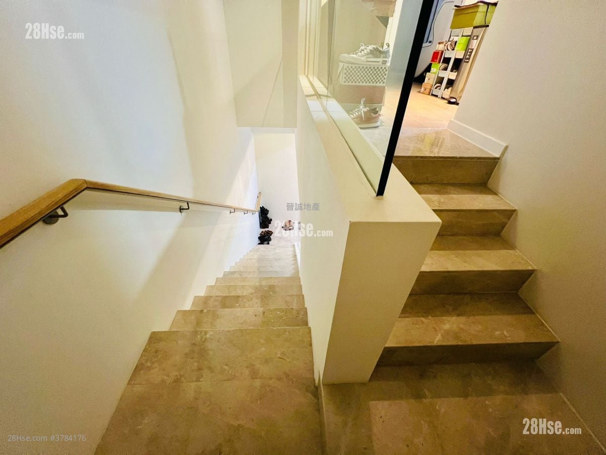 OMA OMA 售盘 4 房 , 3 浴室 1,019 平方尺