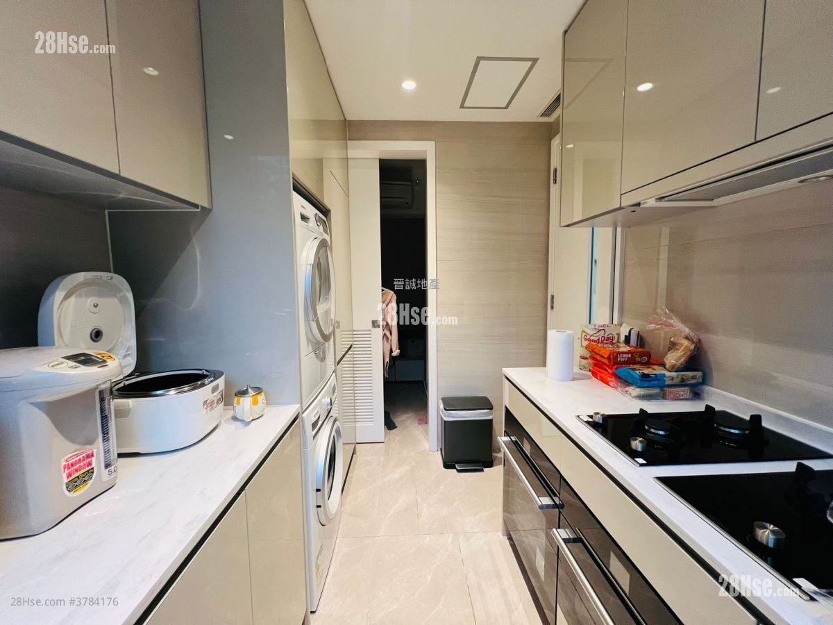 OMA OMA 售盘 4 房 , 3 浴室 1,019 平方尺