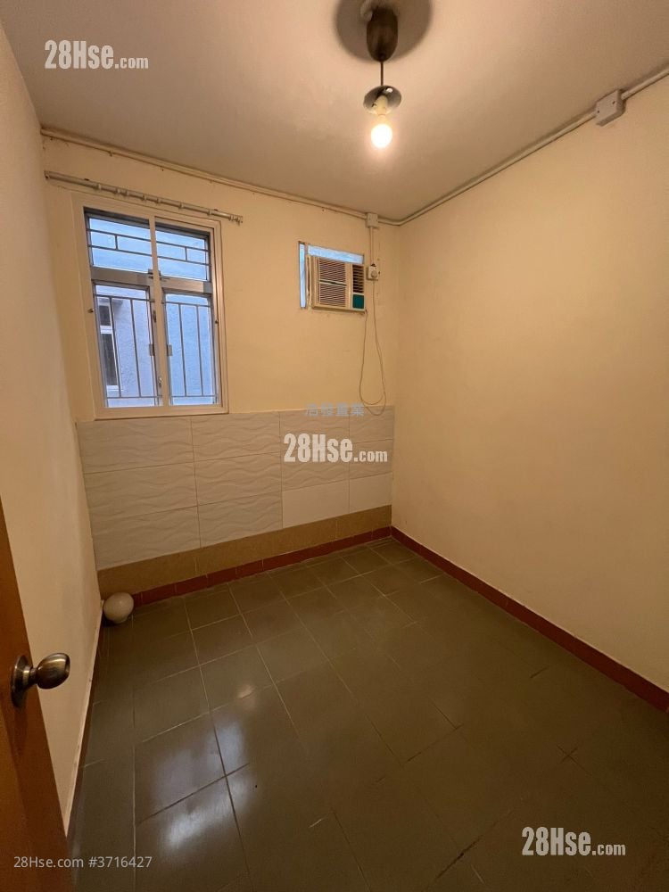 村屋 租盘 300 平方尺