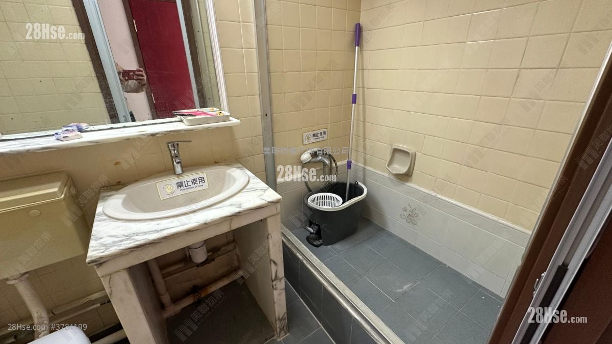 Siu Lun Court Sell 2 Bedrooms 401 ft²