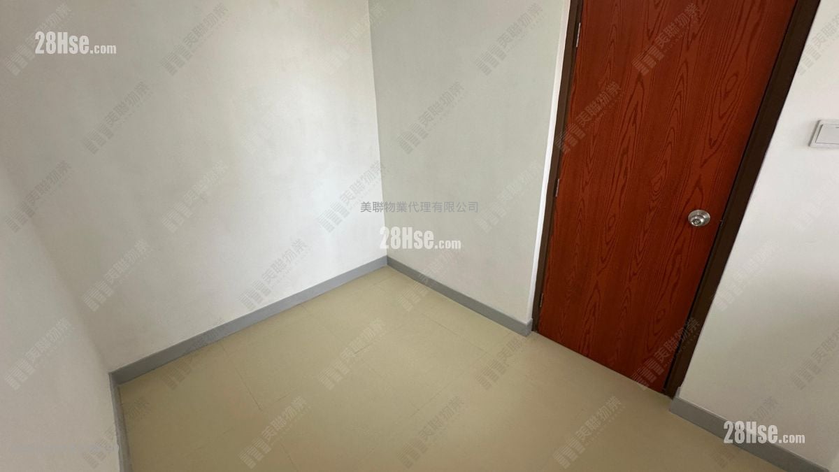 Siu Lun Court Sell 2 Bedrooms 401 ft²