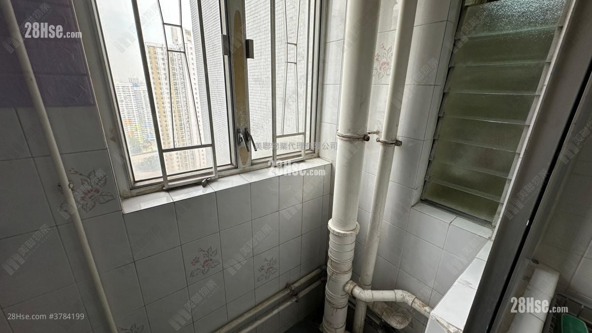 Siu Lun Court Sell 2 Bedrooms 401 ft²