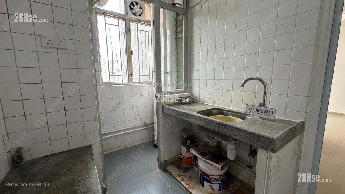 Siu Lun Court Sell 2 Bedrooms 401 ft²