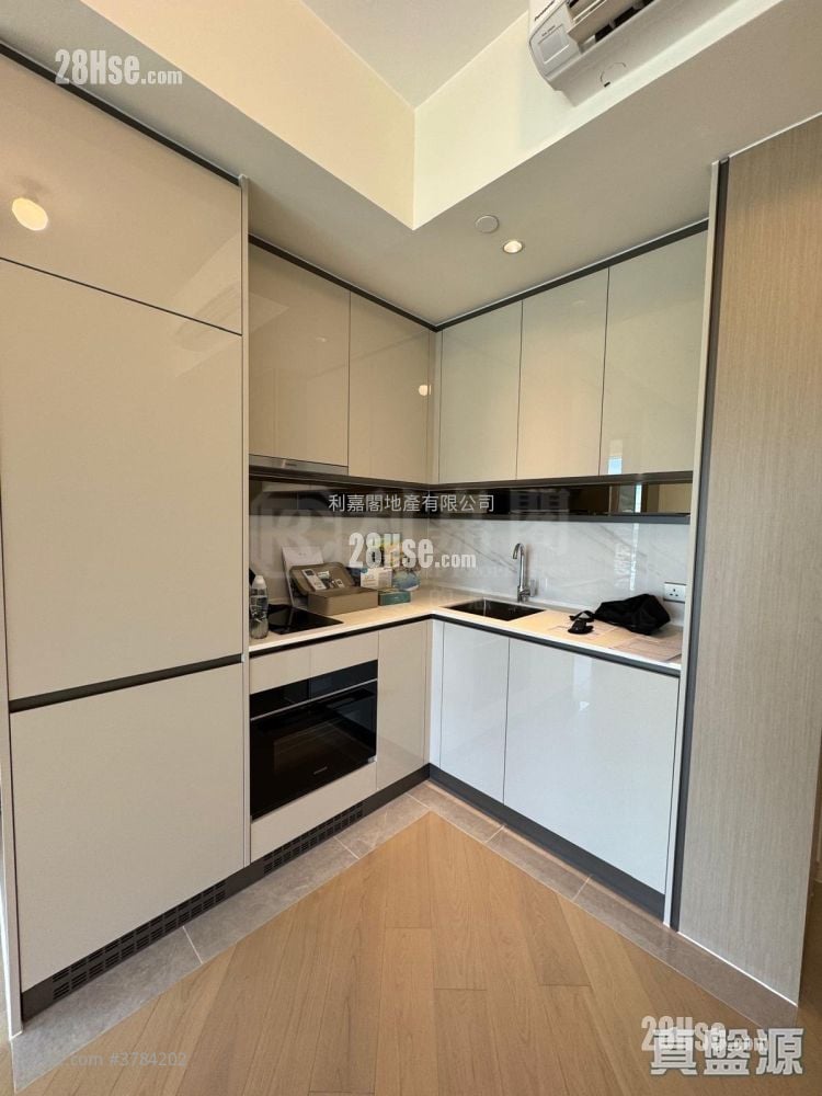 Grand Mayfair  Sell 444 ft²