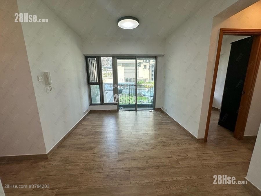 Yoho Town Sell 2 Bedrooms 463 ft²